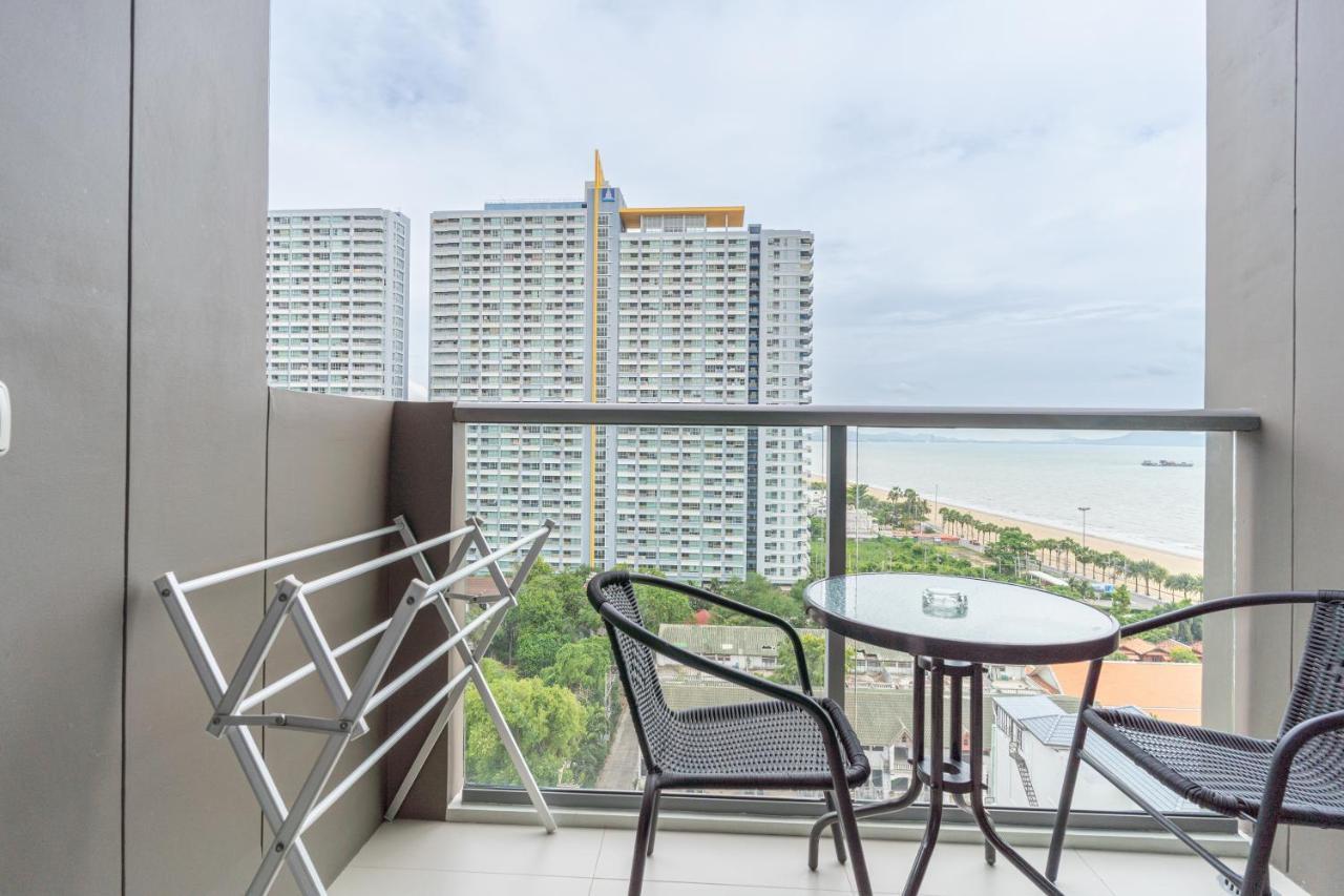Aeras Beachfront Condominium Pantai Jomtien Luaran gambar