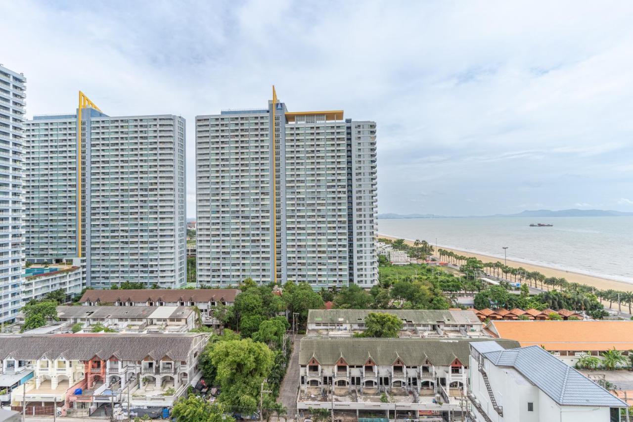 Aeras Beachfront Condominium Pantai Jomtien Luaran gambar
